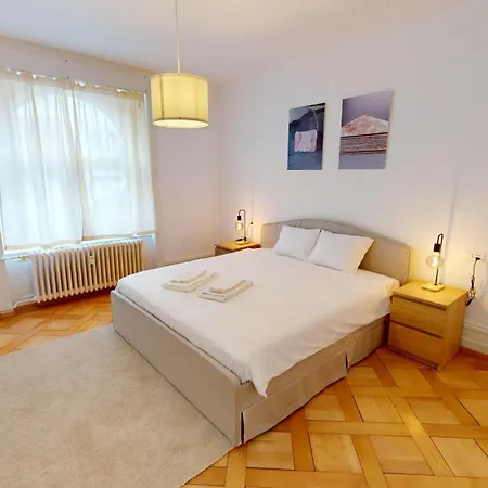 2br District 6 - Near Centre