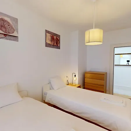 2br District 6 - Near Centre