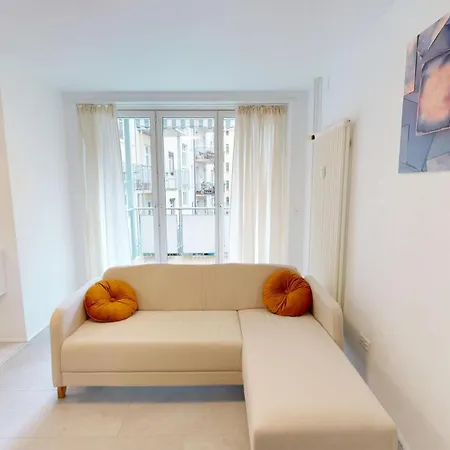 2br District 6 - Near Centre *