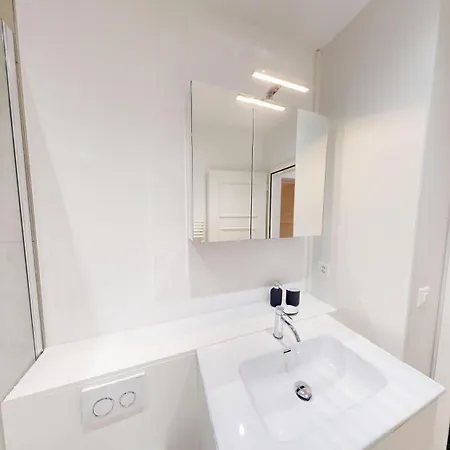 2br District 6 - Near Centre
