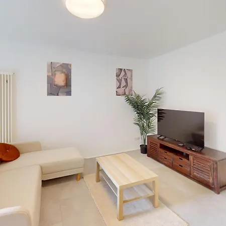2br District 6 - Near Centre